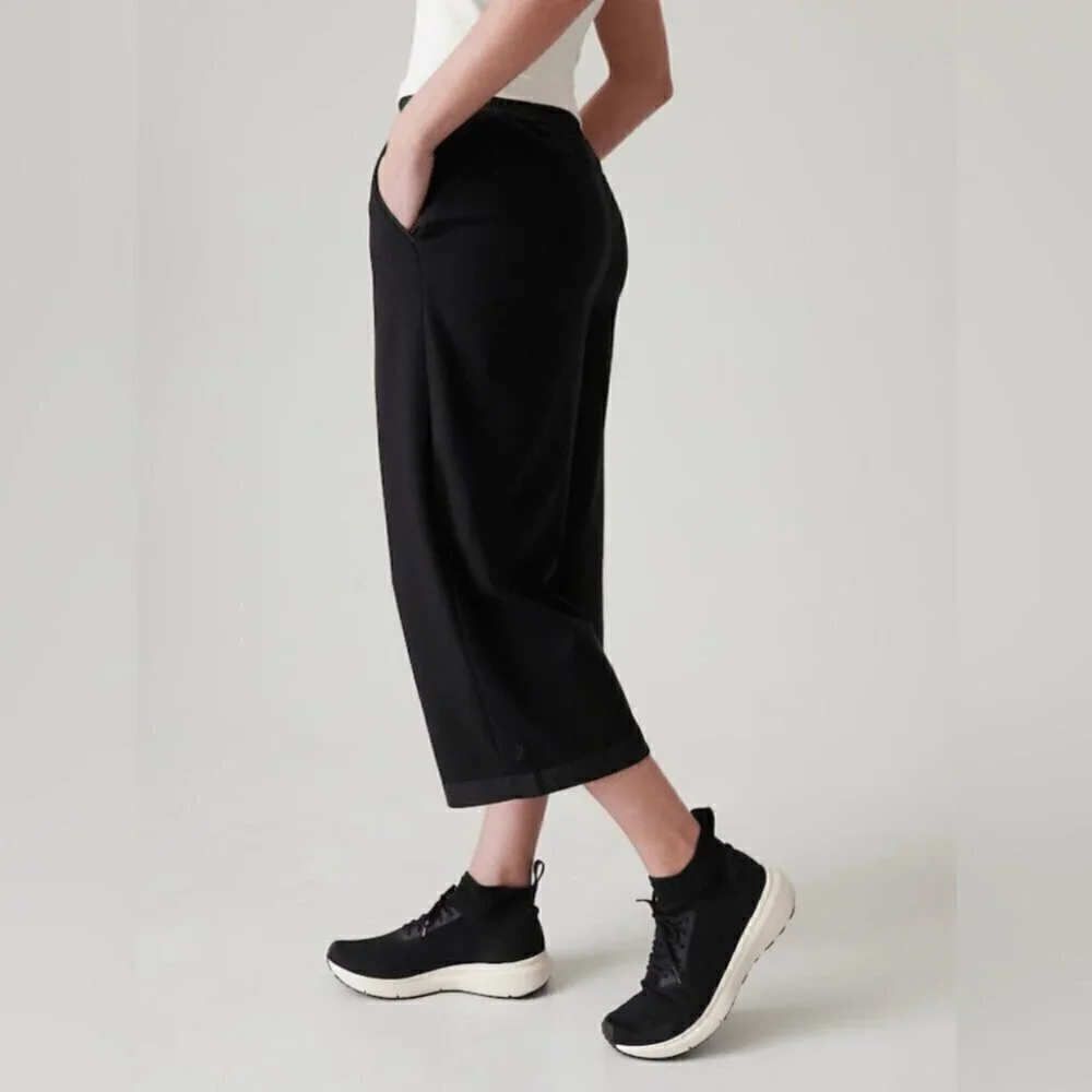 Athleta Triumph Hybrid Wide Crop Pant